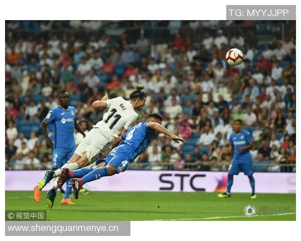 奥多贝尔精准传中特尔头球击中横梁险些破门 奥多贝尔精准传中特尔头球击中横梁险些破门