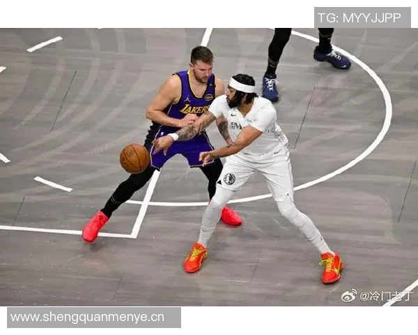 浓眉分享季前赛感受努力适应球队进攻体系并寻找最佳进攻位置