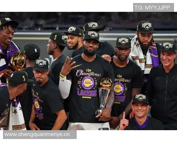 詹姆斯夫妇亲临现场支持洛杉矶道奇队精彩比赛未赴客场 詹姆斯夫妇亲临现场支持洛杉矶道奇队精彩比赛未赴客场