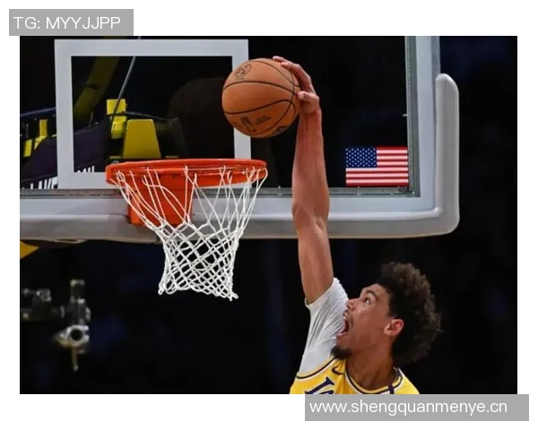 三球半场高效表现砍下23分7篮板4助攻首节独揽15分助力球队奋战