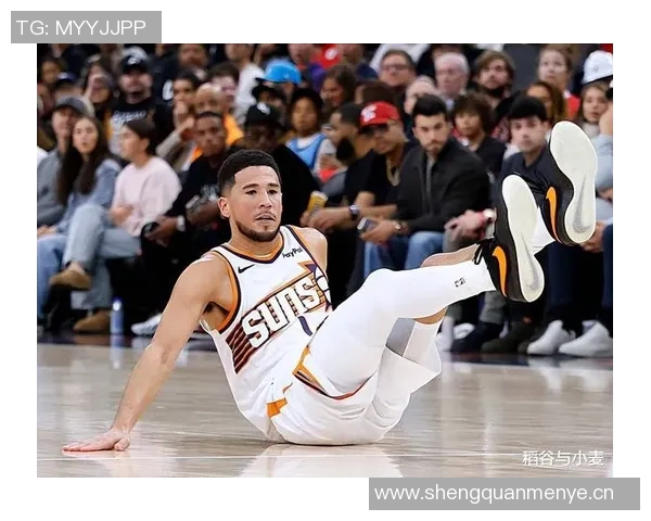 布克失误频繁引发主帅关注对手防守策略显著影响表现 布克失误频繁引发主帅关注对手防守策略显著影响表现