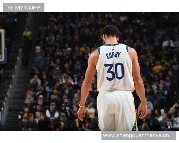 微笑刺客与库里:追梦勇士的控卫之道与得分型控球后卫的魅力解析 微笑刺客与库里:追梦勇士的控卫之道与得分型控球后卫的魅力解析